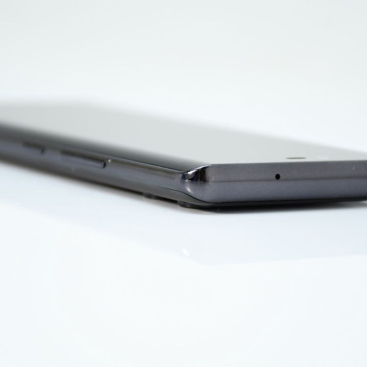 �����ʡ�SIM�ե꡼ Rakuten Hand P710 64GB �֥�å�