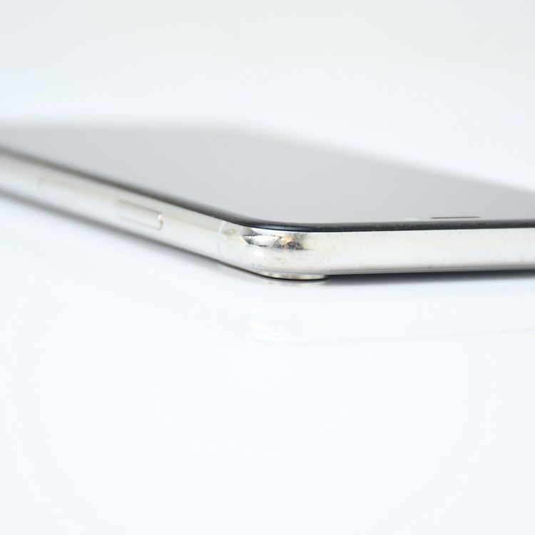 �ڱվ����ʡ������Хåƥ꡼84��� SIM�ե꡼ iPhone X 256GB ����С�