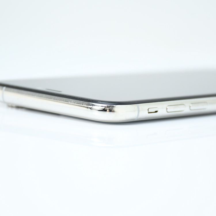 �����ʡ������Хåƥ꡼81���docomo SIM�ե꡼ iPhone XS 256GB ����С�