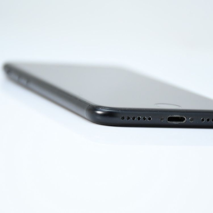 �ڱվ����ʡ�SIM�ե꡼ iPhone SE �裲���� 64GB �֥�å�