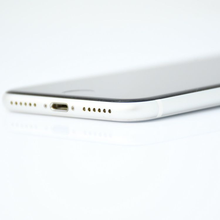 �����ʡ������Хåƥ꡼��������82���SIM�ե꡼ iPhone SE �裲���� 64GB �ۥ磻��