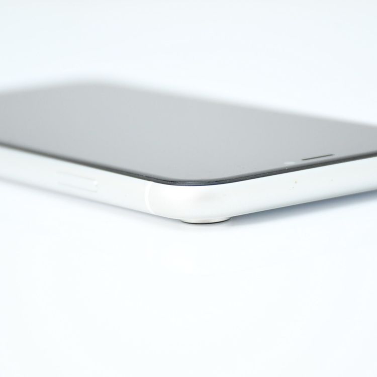 �ڽ����Хåƥ꡼83����վ�����°�ʴ�����SIM�ե꡼ iPhone XR 128GB �ۥ磻��