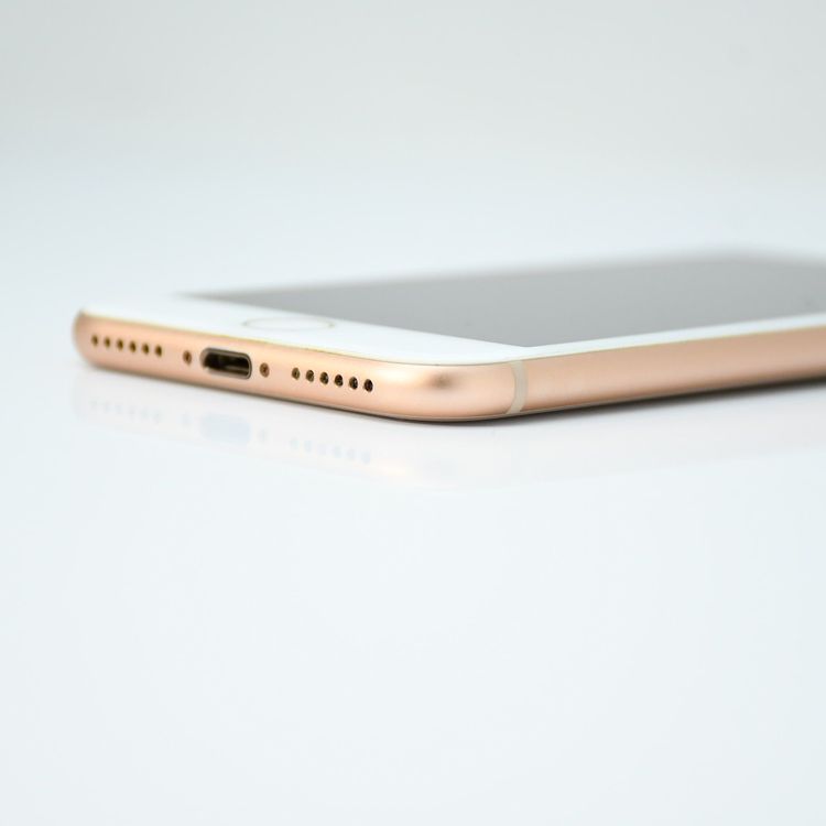 �����ʡ���°�ʴ�����SIM�ե꡼ iPhone8 64GB �������
