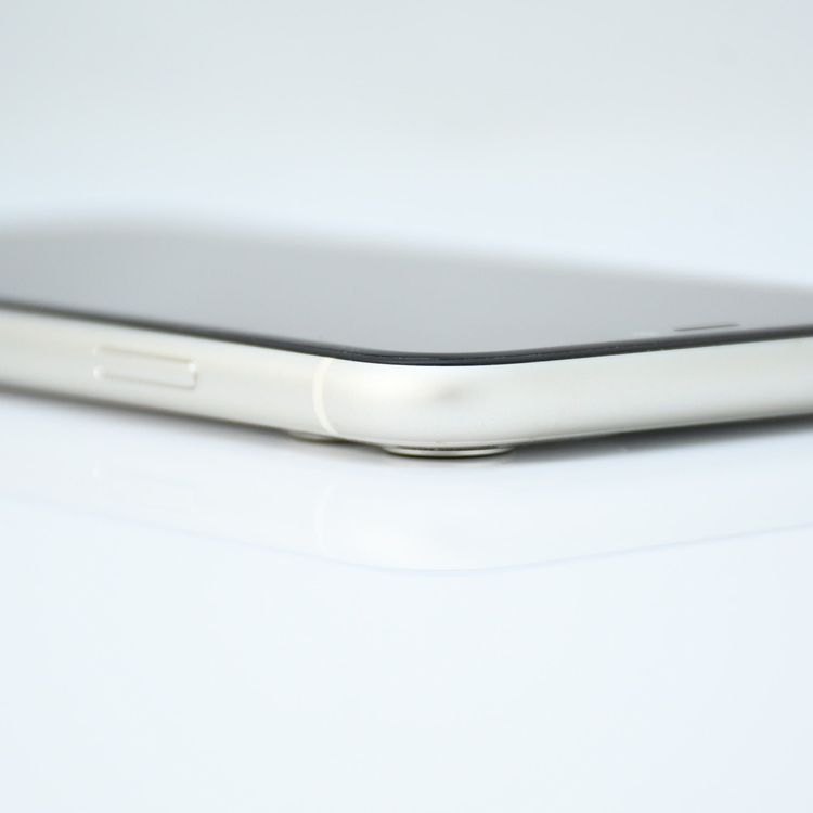 �����ʡ�docomo SIM�ե꡼ iPhone11 64GB �ۥ磻��