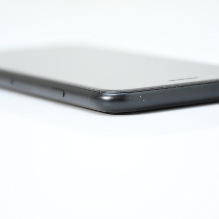 �ڱվ����ʡ�docomo SIM�ե꡼ iPhone SE �裲���� 64GB �֥�å�