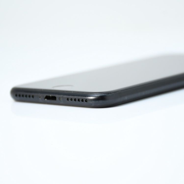 �����ʡ��Хåƥ꡼81���SIM�ե꡼ iPhone SE �裲���� 64GB �֥�å�