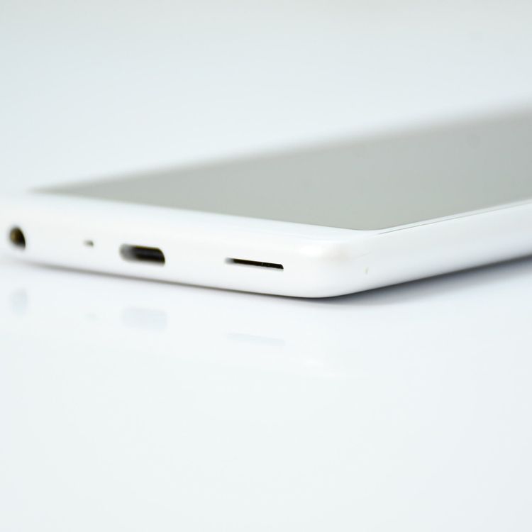 �������ɹ���SIM�ե꡼ docomo arrows Be3 F-02L �ۥ磻��