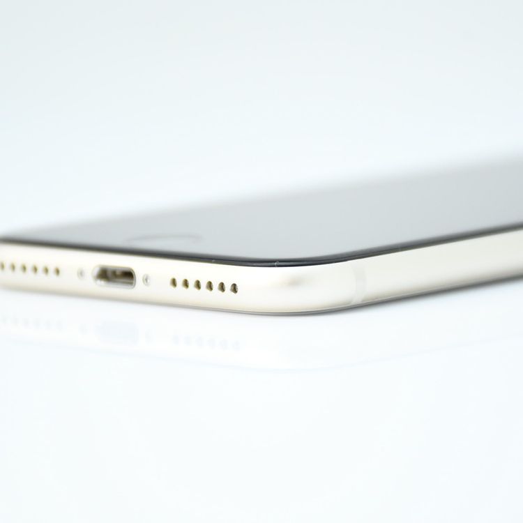 �ڽ����Хåƥ꡼86%��au SIM�ե꡼ iPhoneSE �裳���� 64GB �������饤��