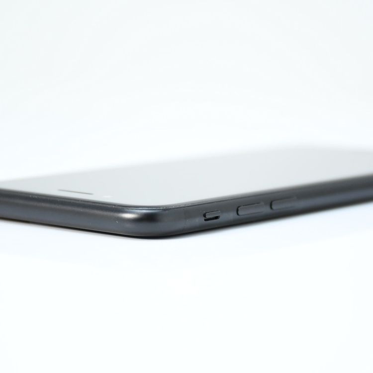 �����ʡ��Хåƥ꡼81���SIM�ե꡼ iPhone SE �裲���� 64GB �֥�å�