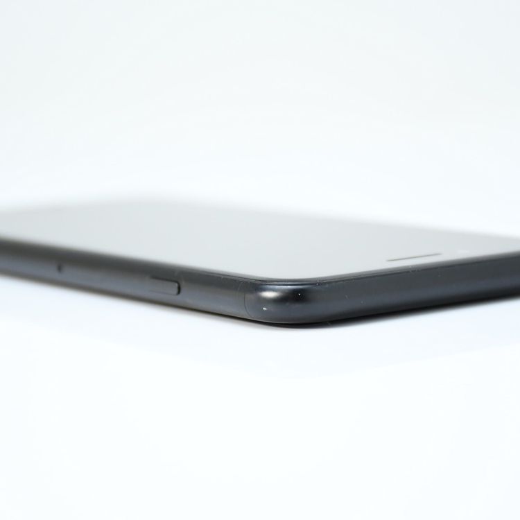 �����ʡ��Хåƥ꡼81���SIM�ե꡼ iPhone SE �裲���� 64GB �֥�å�