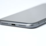 �ڱվ����ʡ������Хåƥ꡼��������85���au SIM�ե꡼ iPhone11 64GB �֥�å�