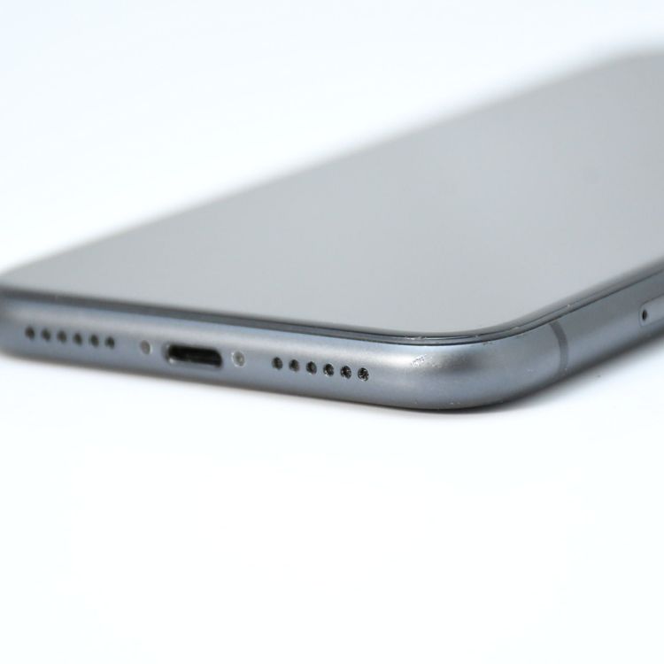 �ڱվ����ʡ������Хåƥ꡼��������85���au SIM�ե꡼ iPhone11 64GB �֥�å�