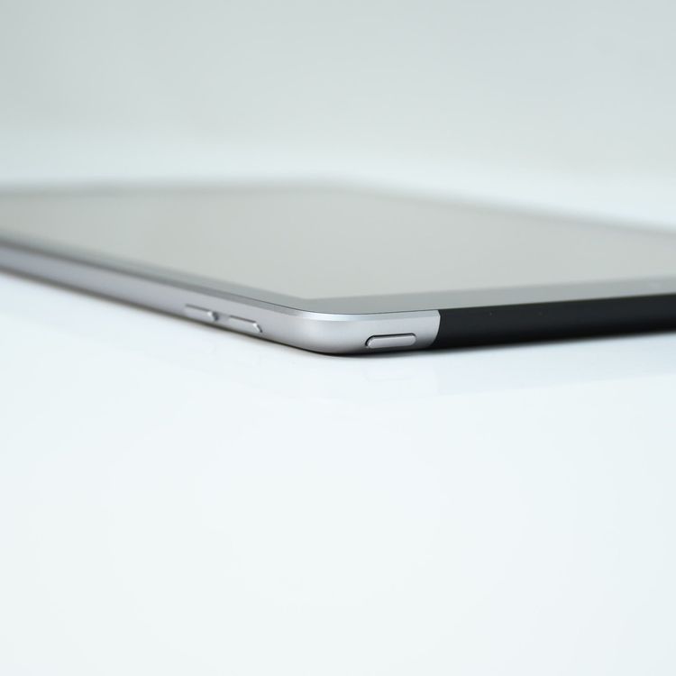 �ڥХåƥ꡼��������88���docomo SIM�ե꡼iPad ��5���� 32GB