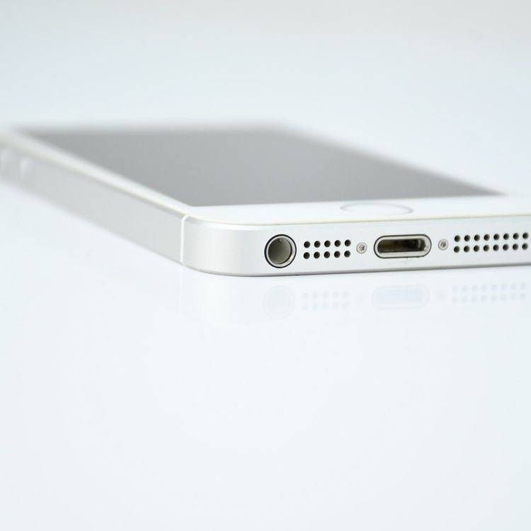 ���������au iPhone SE 128GB ����С�