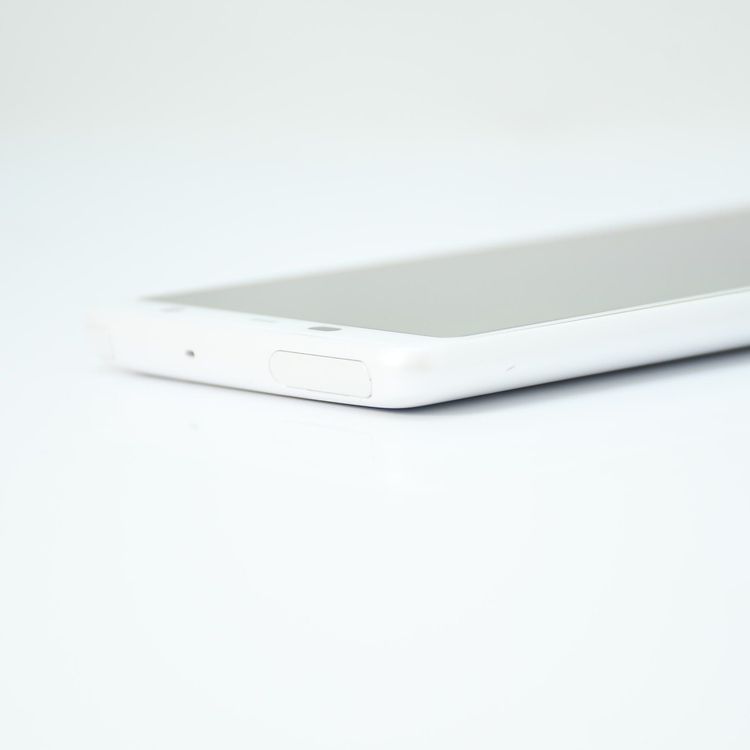 �������ɹ���SIM�ե꡼ docomo arrows Be3 F-02L �ۥ磻��