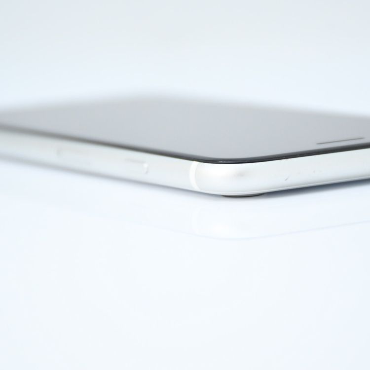 ����°�ʡ�̤�����ʡ˴�����SIM�ե꡼iPhone SE �裲���� 128GB �ۥ磻��