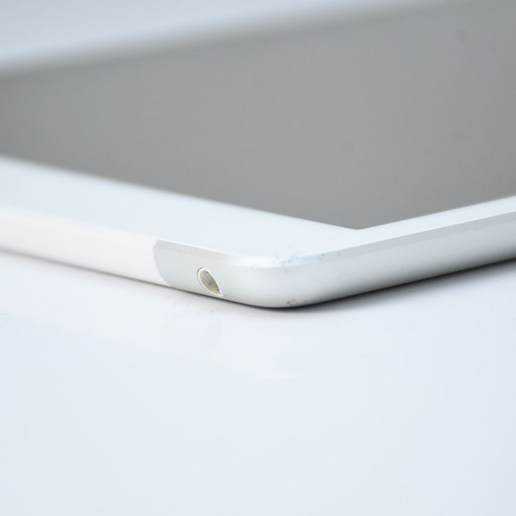 �ڥХåƥ꡼��������92������ʡ�SIM�ե꡼iPad ��7����  32GB ����С�