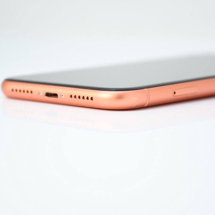 �ڱվ����ʡ������Хåƥ꡼86���docomo SIM�ե꡼ iPhone XR 128GB