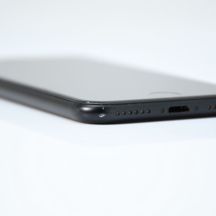 ưġ100 %docomo SIMե꡼ iPhone SE 裲 128GB