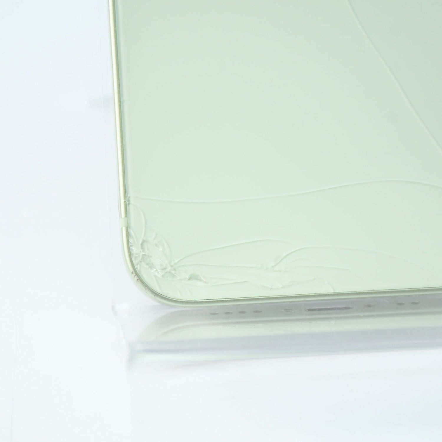 ムスビー｜【背面割れ＊動作可能＊液晶美品】SIMフリー iPhone12 mini 