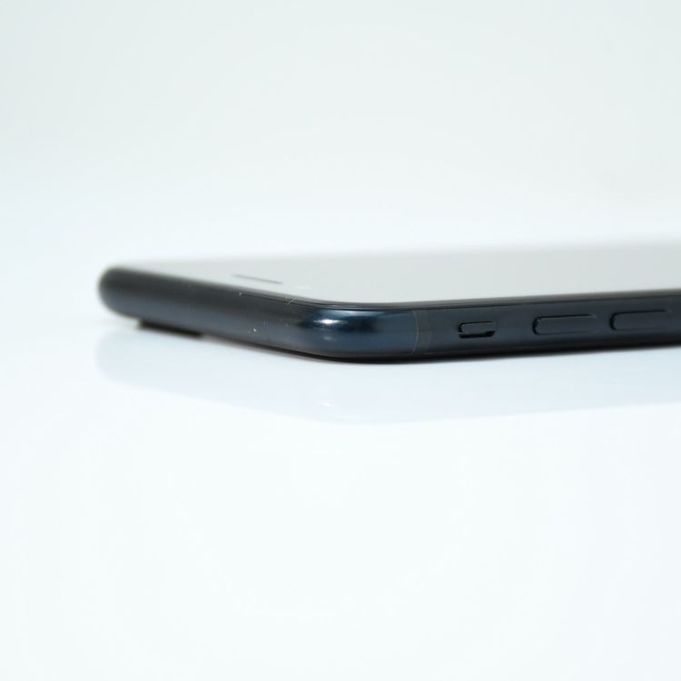 �����ʡ������Хåƥ꡼95%��SIM�ե꡼ iPhone SE��3���� 64GB�ߥåɥʥ���