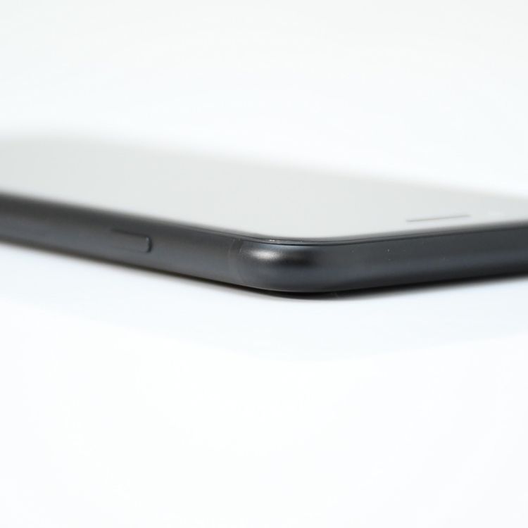 �ڽ����Хåƥ꡼80���SIM�ե꡼ iPhone SE �裲���� 64GB �֥�å�