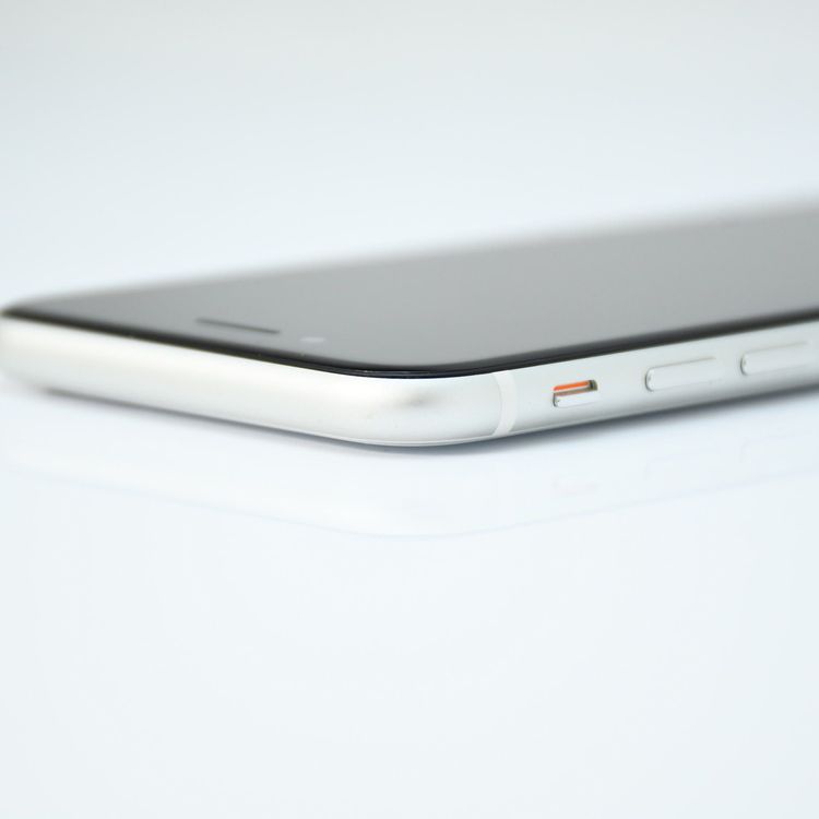 ʡХåƥ꡼84%SIMե꡼ iPhone SE 2 64GB ۥ磻