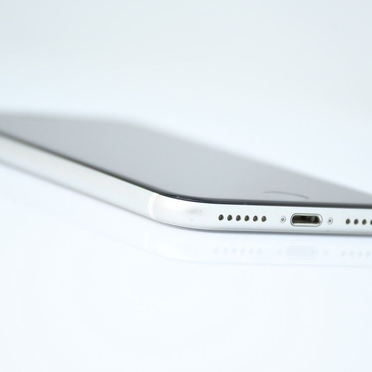 �����ʡ�docomo SIM�ե꡼ iPhone SE �裲���� 64GB �ۥ磻��