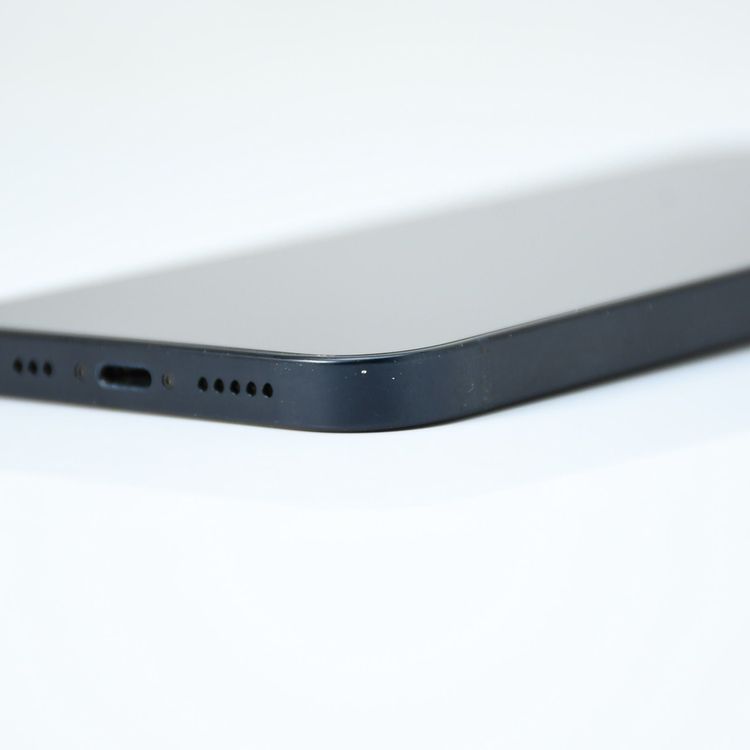 ưġ100 %docomo SIMե꡼ iPhone13 128GB ߥåɥʥ