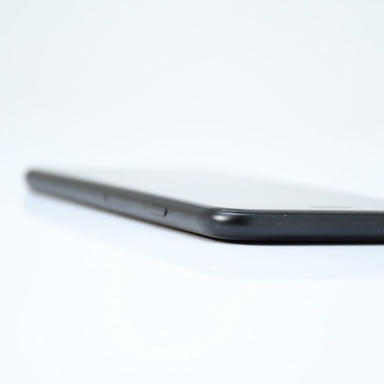 �����ʡ�SIM�ե꡼ iPhone SE �裲���� 128GB �֥�å�