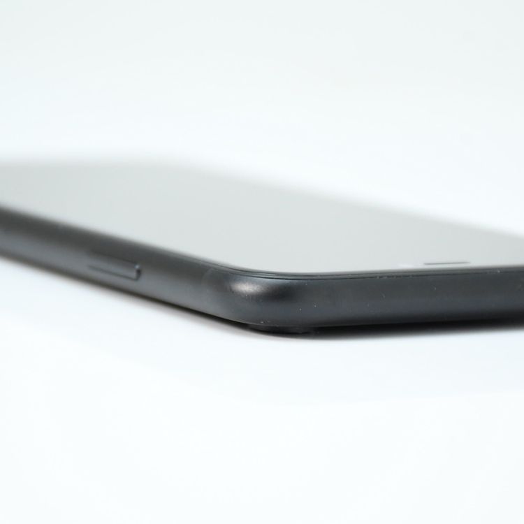 �ڱվ����ʡ������Хåƥ꡼��������83���docomo SIM�ե꡼ iPhone11 64GB