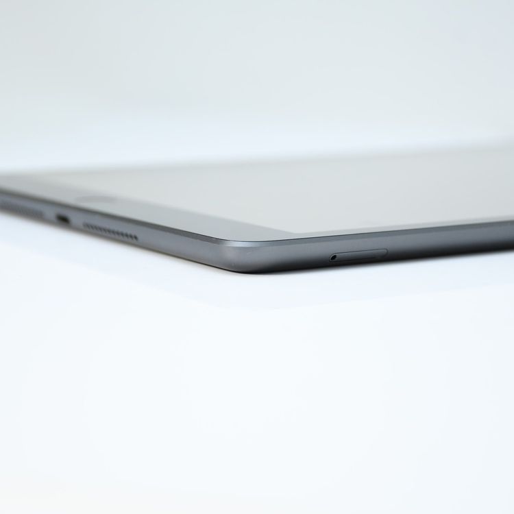 �ڥ����ȥ���饸��󥯡�iPad ��8���� Wi-Fi��ǥ� 32GB ���ڡ������쥤