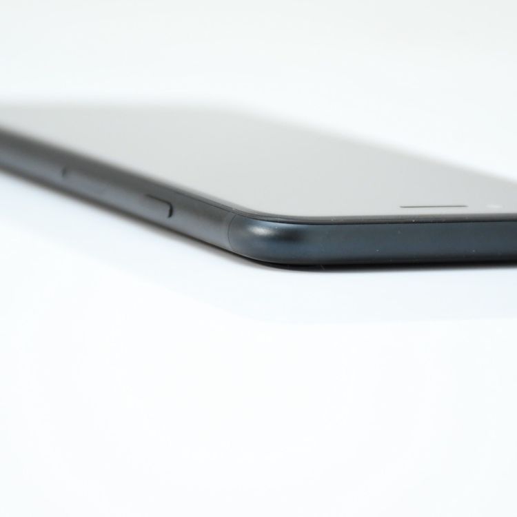 �����ʡ������Хåƥ꡼81%��SIM�ե꡼ iPhoneSE �裳���� 64GB �ߥåɥʥ���