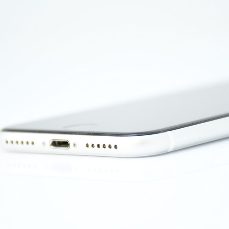 �ڱվ����ʡ������Хåƥ꡼89���SIM�ե꡼ iPhone SE �裲���� 64GB �ۥ磻��