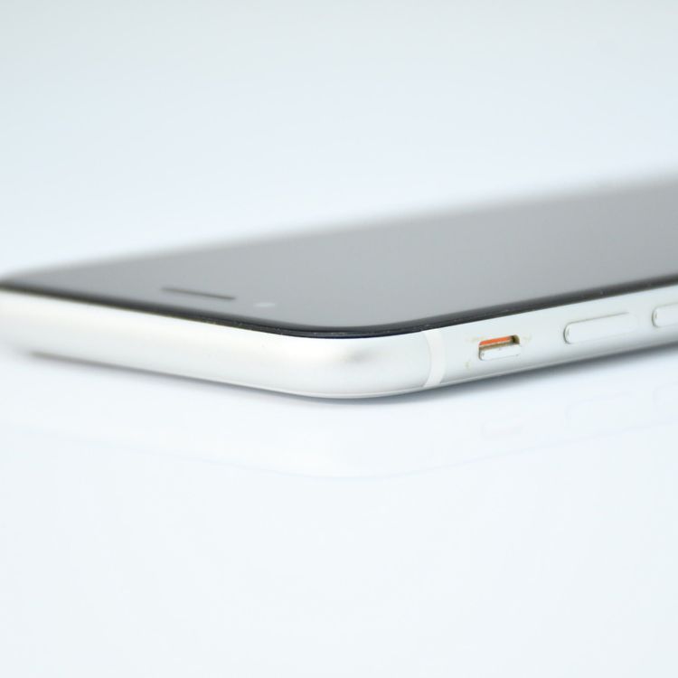 au SIMե꡼ iPhone SE 裲 128GB ۥ磻