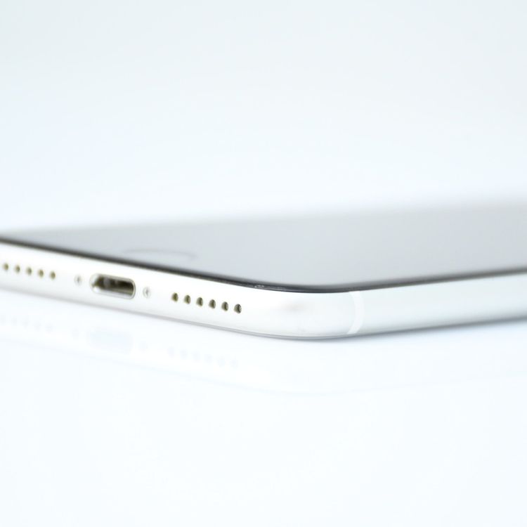 �����ʡ�docomo SIM�ե꡼ iPhone SE �裲���� 64GB �ۥ磻��