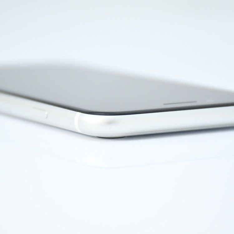 SIM�ե꡼ iPhone SE �裲���� 64GB �ۥ磻��