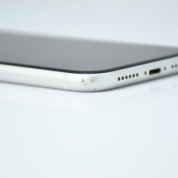 �ڱվ����ʡ������Хåƥ꡼82���au SIM�ե꡼ iPhone XR 128GB �ۥ磻��