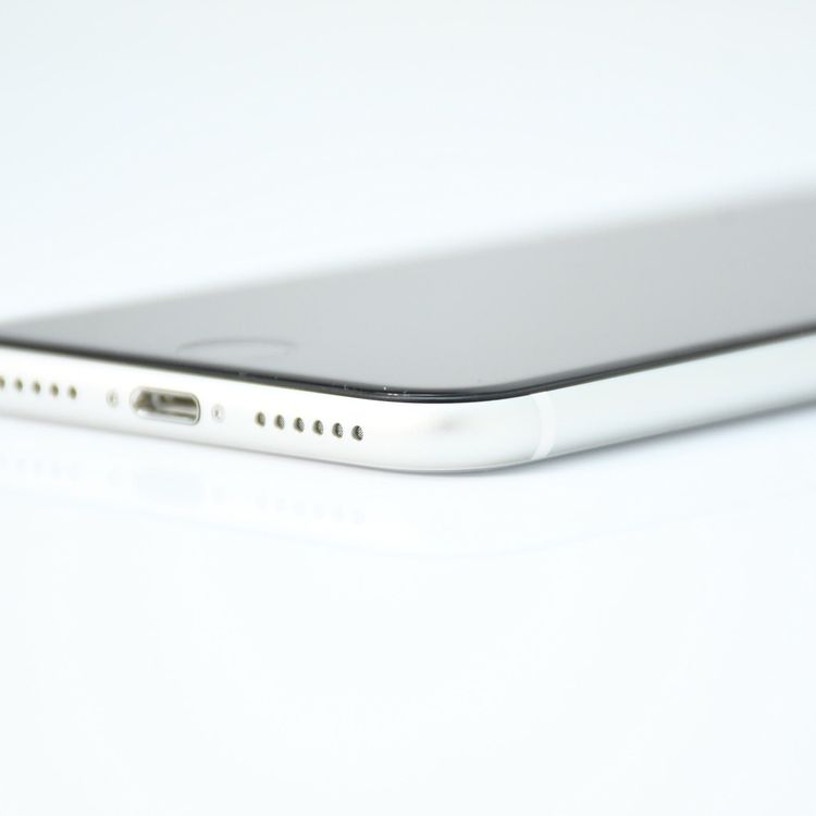 �ڽ����Хåƥ꡼100���SIM�ե꡼ iPhone SE �裲���� 64GB �ۥ磻��