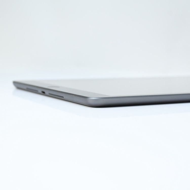 �ڥХåƥ꡼�������� 86���iPad ��7���� Wi-Fi��ǥ� 32GB MW742J/A