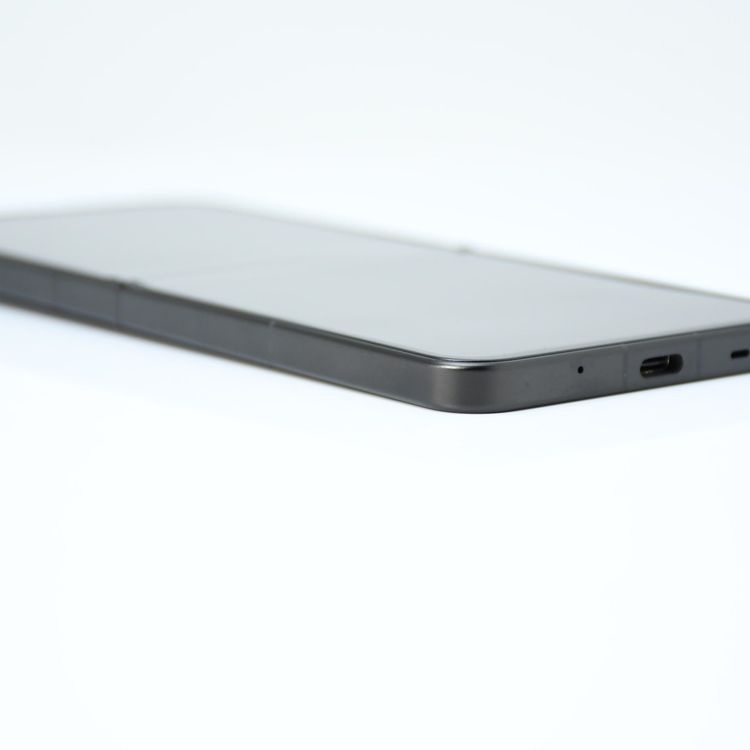 �ڿ���Ʊ�͡۹�����SIM�ե꡼ nubia Flip 5G NX724J/A �֥�å�