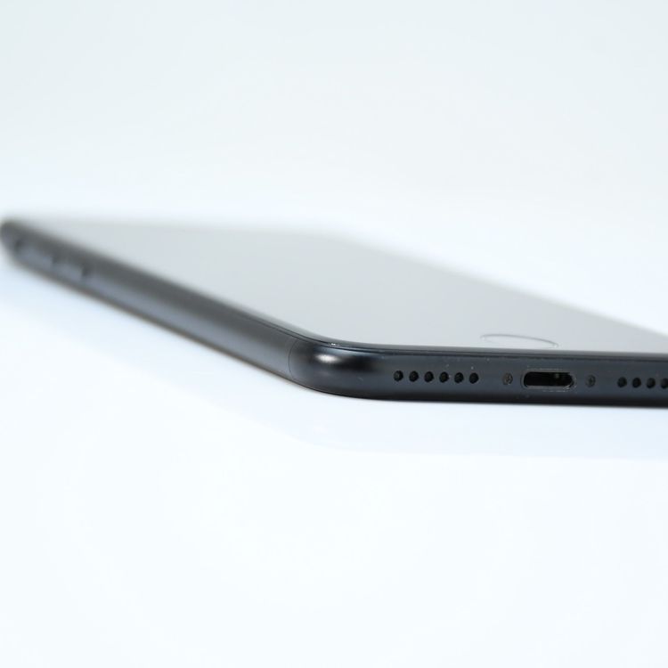 �ڱվ����ʡ�SIM�ե꡼ iPhone SE �裲���� 64GB �֥�å�