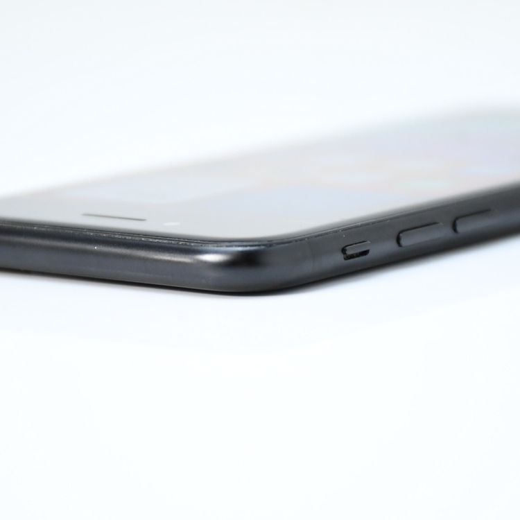 docomo SIM�ե꡼ iPhone SE �裲���� 64GB �֥�å�