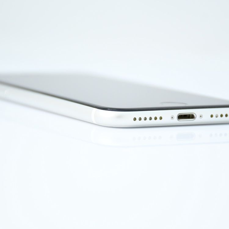 docomo SIM�ե꡼ iPhone SE �裲���� 64GB �ۥ磻��