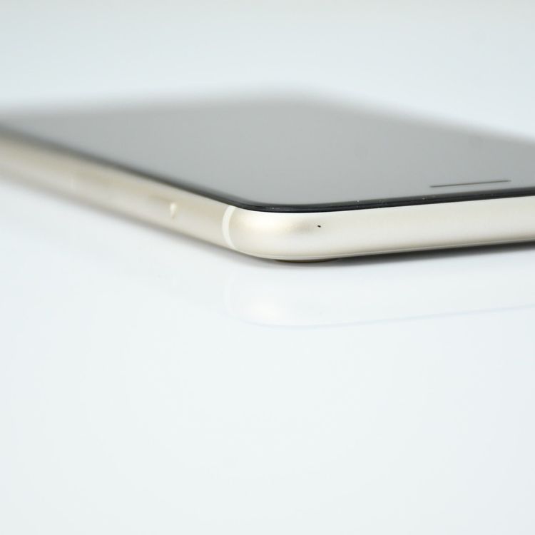�ڽ����Хåƥ꡼��������100���SIM�ե꡼ iPhone SE �裳���� 64GB
