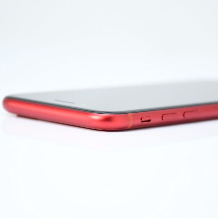 �ڿ���Ʊ�͡���������100%��SIM�ե꡼ SE �裲���� 64GB ��å�