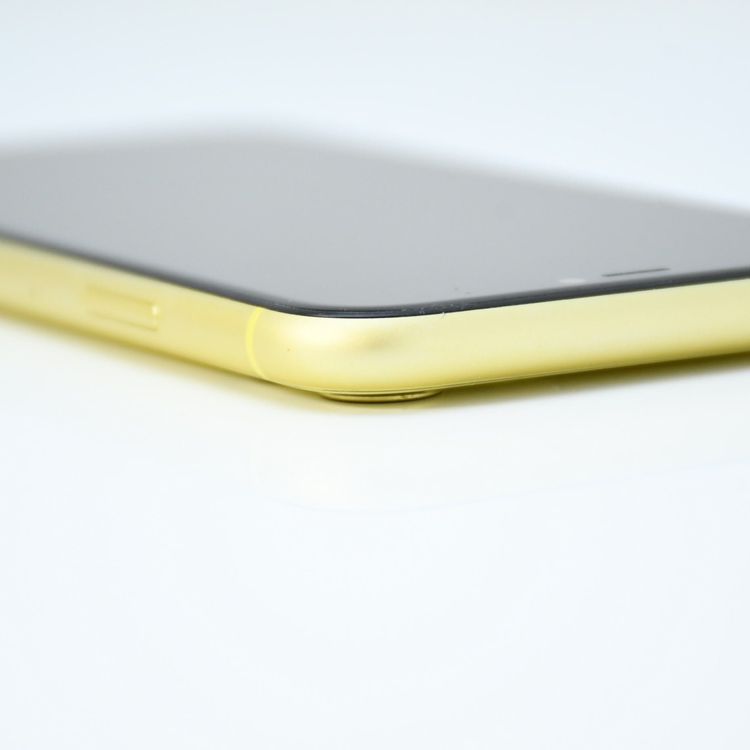 �ڽ����Хåƥ꡼��������84���docomo SIM�ե꡼ iPhone11 64GB ��������