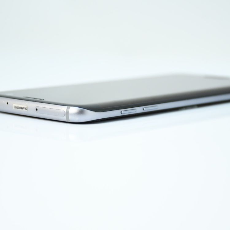 �ڱվ����ʡ�au SIM�ե꡼ Galaxy S7 edge SCV33 �֥�å����˥���