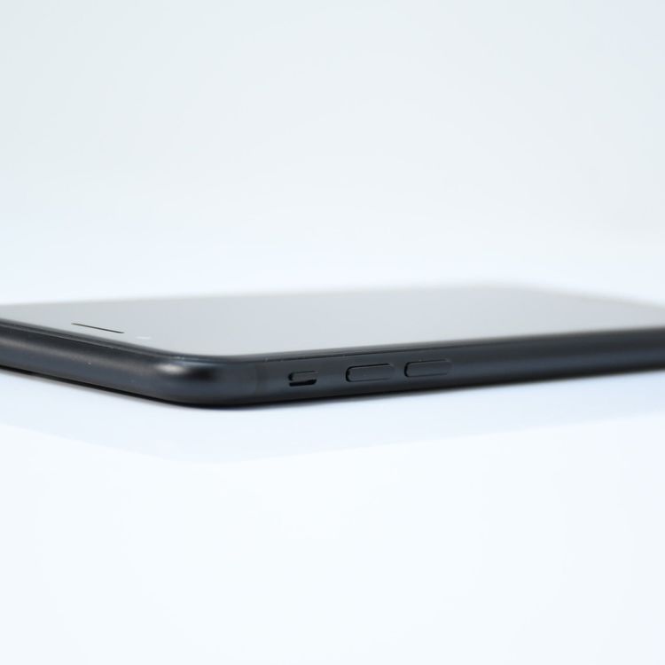 �ڽ����Хåƥ꡼�������� 87���SIM�ե꡼ iPhone SE �裲���� 64GB �֥�å�