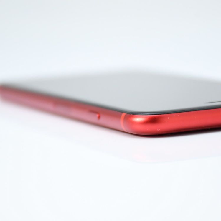 �ڱվ����ʡ�SIM�ե꡼ iPhone SE �裲���� 64GB ��å�